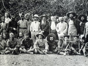 أوغست بافي (1847-1925) ، مستكشف بريتون والبعثة الفرنسية الإنجليزية في أعالي ميكونغ في عام 1895. بواسطة مصور غير معروف