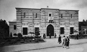  بواسطة مصور غير معروف