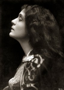  بواسطة مصور غير معروف