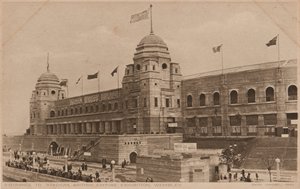  بواسطة مصور غير معروف