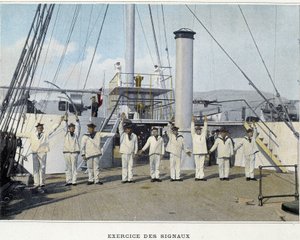 تمرين الإشارات - في "" الألبوم العسكري - Navy: Life on board " بواسطة مصور غير معروف