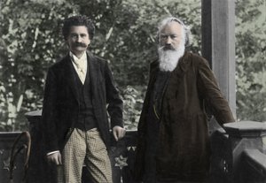 يوهانس برامز (1833-1897) مع يوهان شتراوس (1825-1899) بواسطة مصور غير معروف