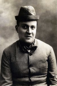 صورة لدانيم (1869-1935) ، المغني الفرنسي ونجم قاعة الموسيقى. بواسطة مصور غير معروف