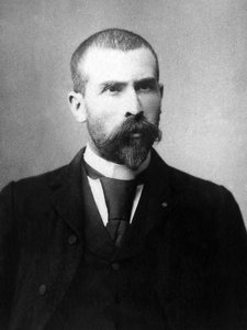 صورة لإميل رو (1853-1933) ، طبيب وعالم أحياء فرنسي. بواسطة مصور غير معروف