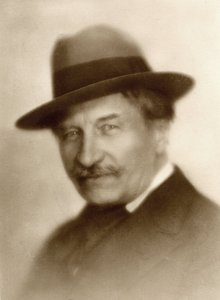 بورتريه لغوستاف شاربانتييه (1860-1956)، ملحن فرنسي. بواسطة مصور غير معروف