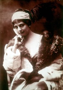 صورة شخصية لماتا هاري (1876-1917) ، راقصة ومغامرة هولندية بواسطة مصور غير معروف