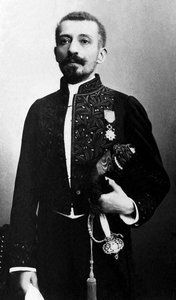 صورة شخصية لبيير لوتي (1850-1923) ، الروائي والضابط في البحرية الفرنسية ، في زي أكاديمي. بواسطة مصور غير معروف