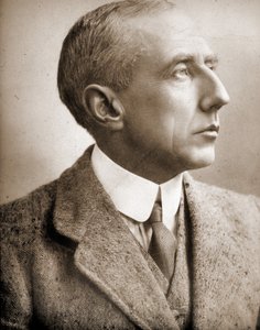صورة لرولد أموندسن (1872 - 1928). بواسطة مصور غير معروف