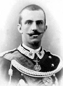 صورة لفيكتور عمانويل الثالث ملك إيطاليا (فيكتور إيمانويل) (فيتوريو إيمانويل) (1869-1947) ، ملك إيطاليا من عام 1900 حتى تنازله عن العرش عام 1946. بواسطة مصور غير معروف