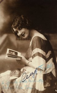  بواسطة مصور غير معروف