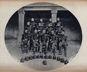 صورة لرجال الاطفاء من الخط 22 بواسطة مصور غير معروف