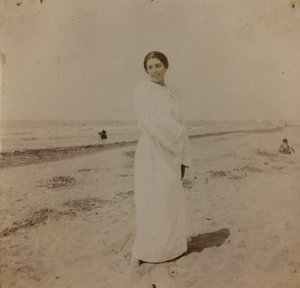  بواسطة مصور غير معروف