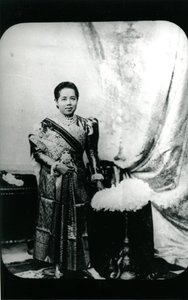 الملكة Saovabha Phongsri ، حوالي عام 1880 (صورة بالأبيض والأسود) بواسطة مصور غير معروف