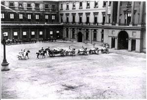 الملكة فيكتوريا تغادر قصر باكنغهام ، اليوبيل الماسي ، 22 يونيو 1897 (b / w photo) بواسطة مصور غير معروف