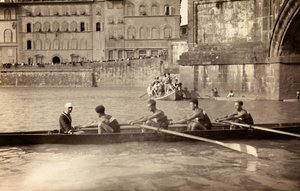  بواسطة مصور غير معروف