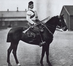 Sergeant of the 92nd Gordon Highlanders, equipped as a mounted infantryman بواسطة مصور غير معروف