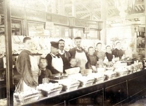 The Maison Seigre, cheese maker at the market of Aligre بواسطة مصور غير معروف