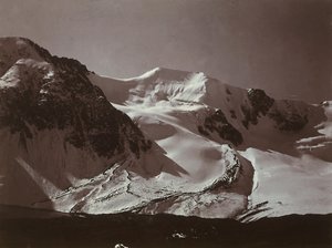  بواسطة مصور غير معروف