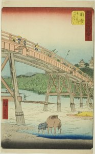 Okazaki: جسر Yahagi على نهر Yahagi (Okazaki ، Yahagigawa Yahagi no Hashi) ، رقم 39 من سلسلة "مشاهد شهيرة من المحطات الثلاثة والخمسين (Gojusan tsugi meisho zue)" ، المعروف أيضًا باسم Vertical Tokaido بواسطة Utagawa Hiroshige