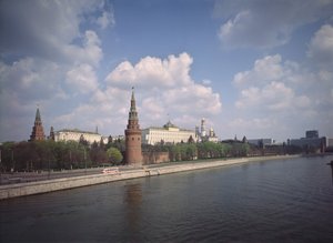 قصر الكرملين الكبير على نهر موسكفا ، 1767-1775 بواسطة فاسيلي إيفانوفيتش بازينوف