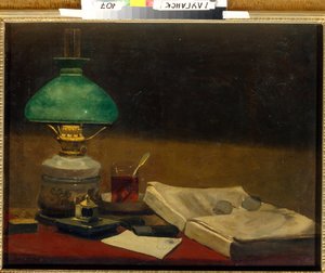 "Nature morte" (حياة ساكنة) كتاب ، مصباح مكتبي ، كؤوس وفنجان شاي - رسم لفاسيلي بولينوف (1844-1927) زيت على قماش خافت 61.3x79.3 سم متحف الفن الإقليمي ، لوغانسك