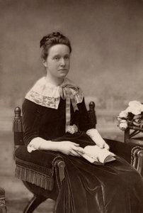 "" Millicent Fawcett (ولدت في Garrett - 1947-1929) نسوية إنجليزية ، لمدة 50 عامًا قائدة للحركة من أجل حق المرأة في التصويت. شقيقة الطبيبة الرائدة إليزابيث غاريت أندرسون ؛ زوجة هنري فوسيت ، السياسي الراديكالي الأعمى (woodburytype