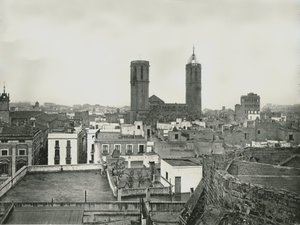 جزء من المدينة القديمة مع الكاتدرائية ، برشلونة ، إسبانيا ، 1895. لا بواسطة W and S Ltd