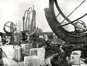 بعض الأدوات أعلى المرصد ، بيكين ، الصين ، 1895. بواسطة W and S Ltd