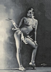 جوزفين بيكر ترتدي زي الموز الشهير عام 1927 (صورة بالأبيض والأسود)