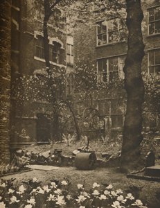 ساحة الكنيسة الفارغة لما كان كل تلوين مقدس ، c1935. بواسطة والتر بينينجتون
