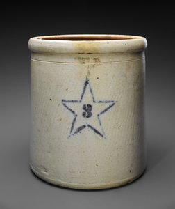 ثلاثة جالون كروك ، ج. 1909-1915 (خزف حجري برستول مع كوبالت مطبع بالستينسيل) بواسطة شركة ويلر وفاجنر نيوتن