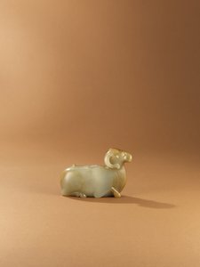 وعاء الماء على شكل رام (سيلادون جايد) بواسطة سلالة هان الغربية الصينية