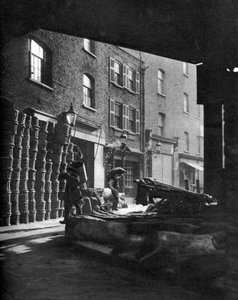 سلال فواكه مكدسة على المنازل في سوق بورو ، لندن ، 1926-1927. بواسطة وهيفين