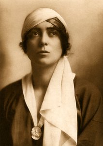 سيدة كونستانس ستيوارت ريتشاردسون ، عام 1913. بواسطة استوديوهات وايت