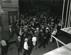اللجنة الإنجيلية في شارع بيل ، 6 أغسطس 1916 بواسطة وليام ديفيس هاسلر
