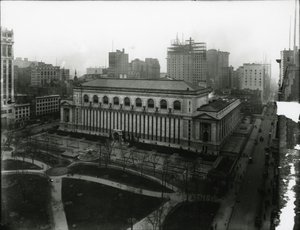 مكتبة نيويورك العامة وحديقة براينت ، c.1910-21 بواسطة وليام ديفيس هاسلر