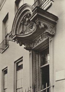 Doorway، 9، Grosvenor Road، London (b / w photo) بواسطة وليام جالسوورثي ديفي