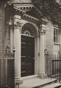 Doorway ، Redhill Road ، Reigate ، Surrey (b / w photo) بواسطة وليام جالسوورثي ديفي