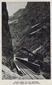 وديان كولورادو: Grand Canon of the Arkansas و The Royal Gorge و Suspended Bridge (b / w photo) بواسطة وليام هنري جاكسون