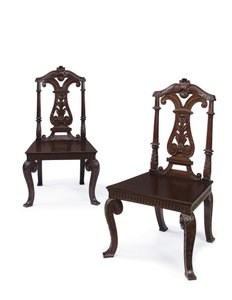 زوج من كراسي قاعة جورج الثاني ، نفذه جيمس مور الأصغر ، 1727-31 (الماهوجني) (انظر أيضًا 487613) بواسطة وليام كينت