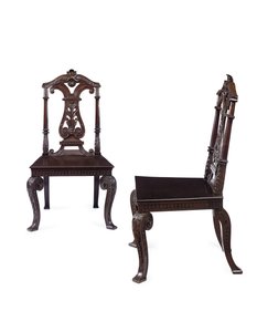 زوج من كراسي قاعة جورج الثاني ، نفذه جيمس مور الأصغر ، حوالي 1727-31 (الماهوجني) بواسطة وليام كينت