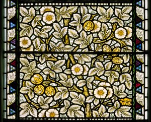 Kirkcaldy Old Kirk ، Morris & Co. ، William Morris ، Wild Roses & Hazelnuts ، 1886 بواسطة وليام موريس