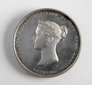 ميدالية RA مُنحت لجورج فرامبتون 10.12.1884 لأفضل نموذج لشخصية (معدن) بواسطة وليام ويون
