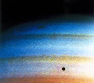 Cloud patterns on Saturn, photographed by Voyager 1 بواسطة فريدريك (المرتبط ب) بارنارد