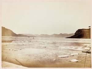 Expedition en Arctique (1875-1876) du capitaine George Nares (1831-1915) : Dobbin Bay looking North بواسطة فريدريك (المرتبط ب) بارنارد