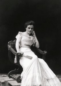 Feminine portrait بواسطة المدرسة الكندية