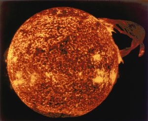 Large solar flare seen in extreme ultraviolet light بواسطة المدرسة الكندية