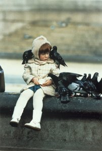 Little girl with pigeons بواسطة فريدريك (المرتبط ب) بارنارد