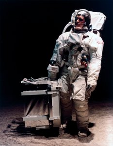 Manned Space Flight, USA, Apollo, General The Apollo Laser Ranging Retro-Reflector بواسطة فرديناند جورج والدمولر