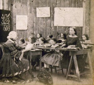 Maths lesson, c.1890 (photo) بواسطة فريدريك (المرتبط ب) بارنارد